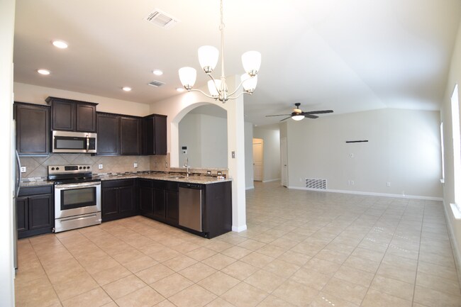 Foto del edificio - 3412 Aubree Katherine Dr