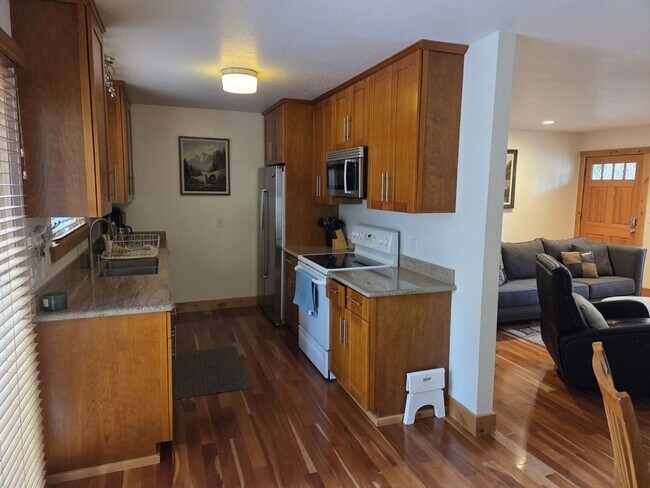 Foto del edificio - Two bedroom furnished home in a quiet area