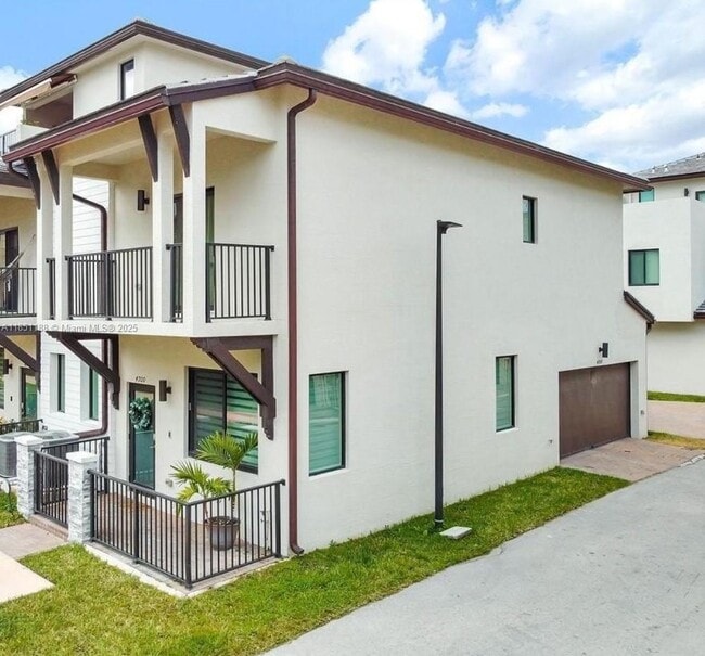 Building Photo - 4700 NW 83rd Psge