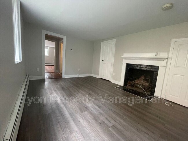 Building Photo - 39 Bowen St