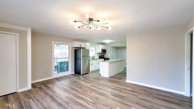 Building Photo - 755 Fallview Dr