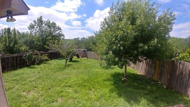 Building Photo - Beautiful 3/2/2 single story home w/tile f...