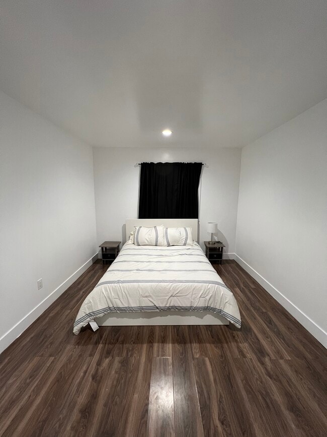 Foto del edificio - 12981 Branford St