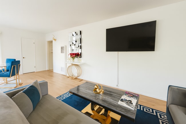 Building Photo - 2463 Federal Ave