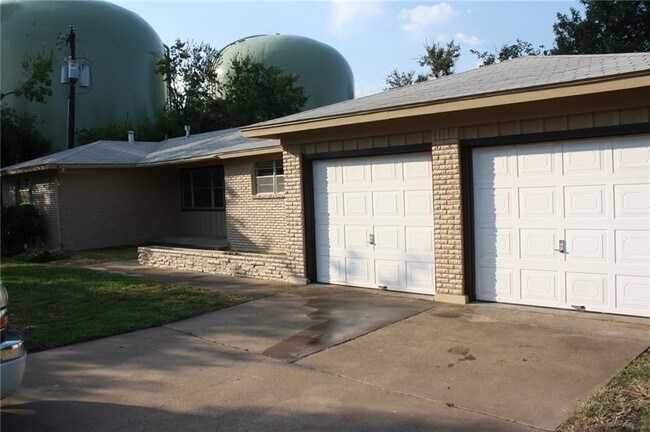 Building Photo - 2261 Roberts Cut Off Rd