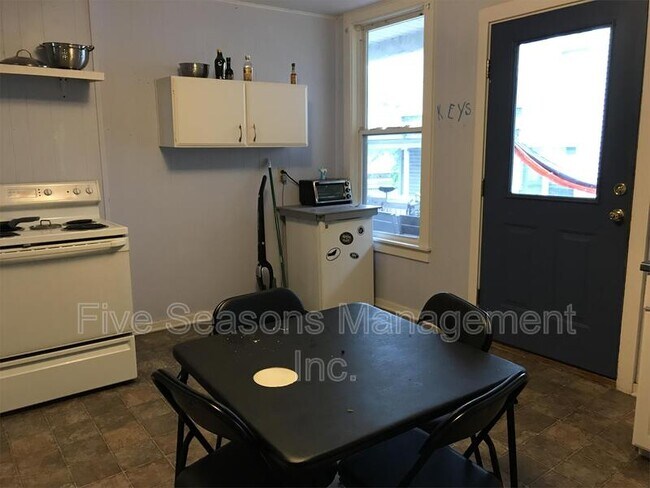 Building Photo - 39a Buell St