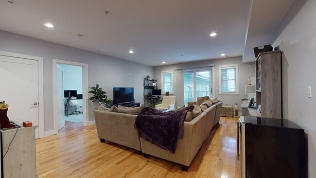 Foto del edificio - 339 W Broadway
