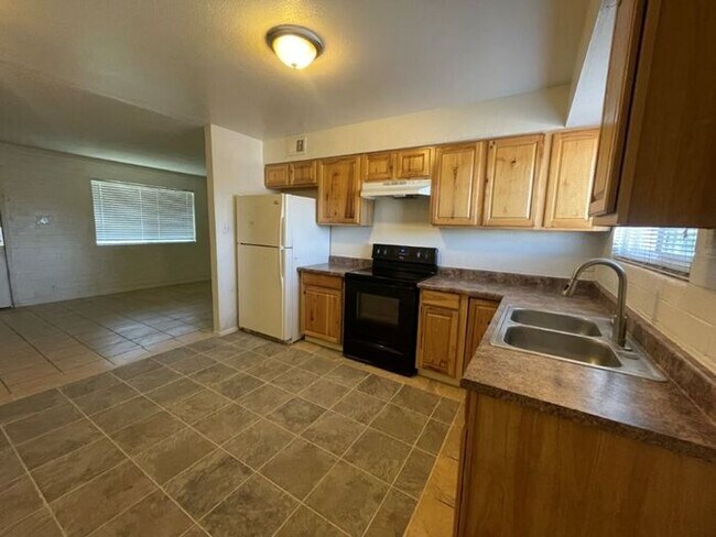 Foto del edificio - 4821 E Willetta St