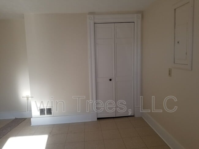 Building Photo - 560 Old Bethel Rd