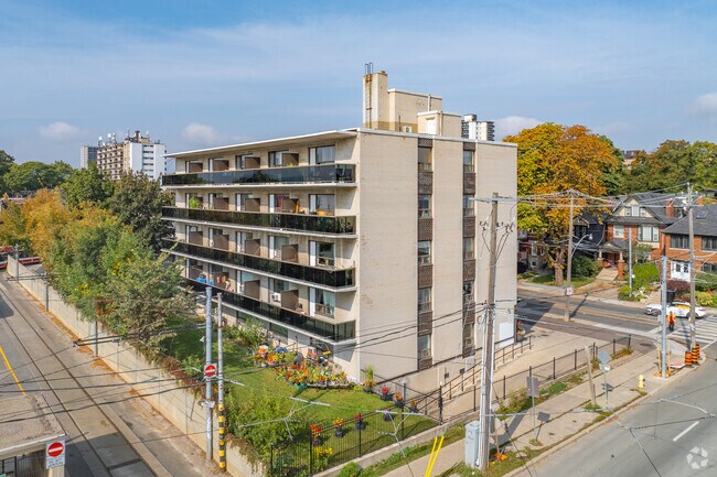 Photo du bâtiment - 1 Springhurst Ave