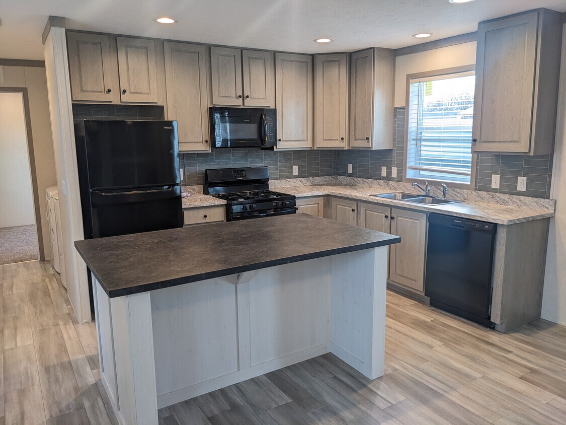 Foto principal - 10340 Midland Rd