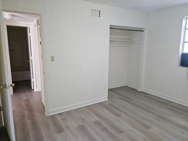 Foto del edificio - 2119 Mount Herman St