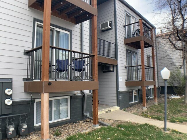Foto del edificio - 16259 W. 10th Ave.  Unit I-3