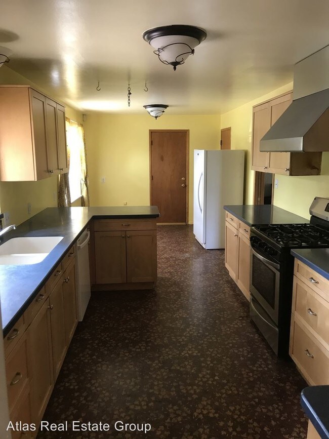 Building Photo - 4 br, 3 bath House - 1345 Overhill Rd