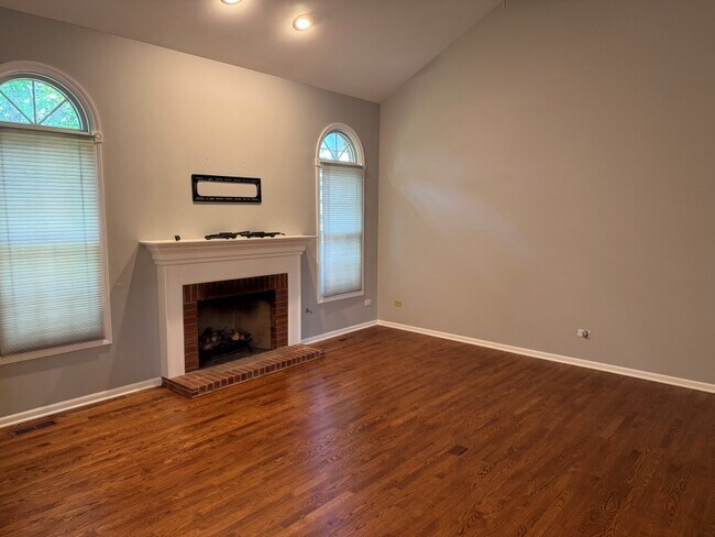 Foto del edificio - 2037 Waterford Ln