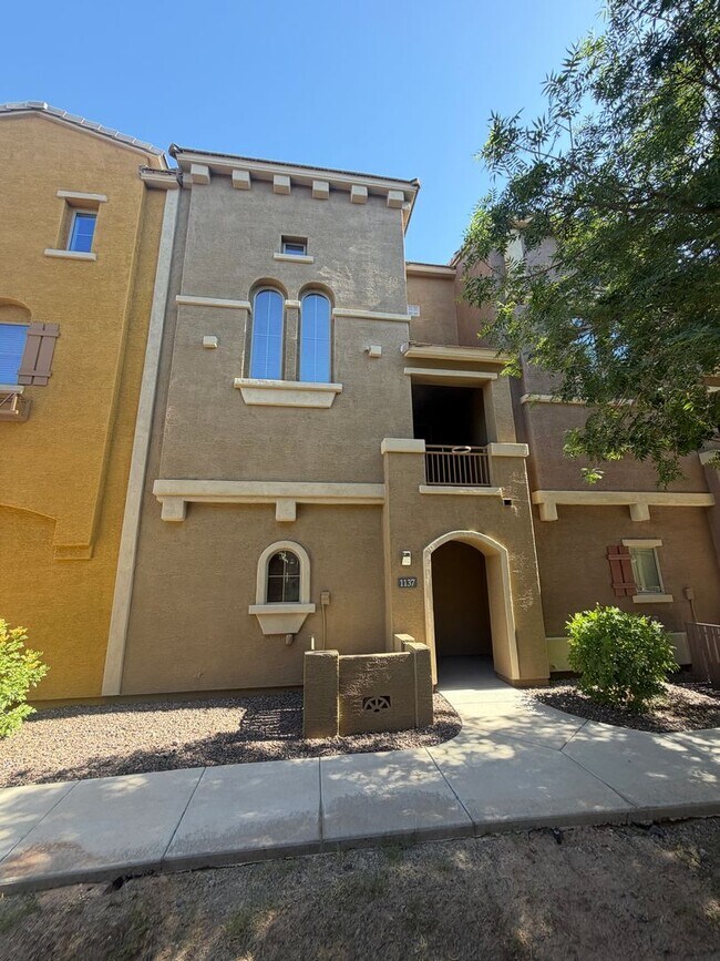 Building Photo - beautiful 2 bed, 2.5 bath condominium in the elegant Via De Cielo gated community in Chandler!