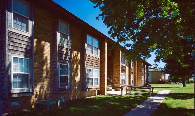 Foto del edificio - Willard Heights and Estates Apartments