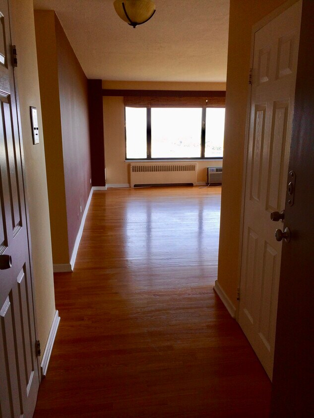 Primary Photo - 3100 N Lake Shore Dr