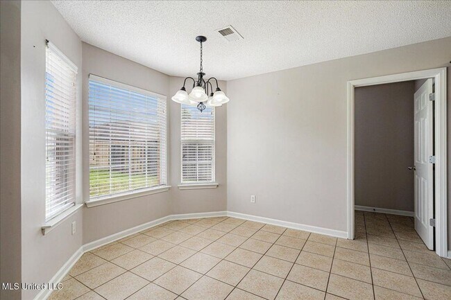 Foto del edificio - SNOWDEN GROVE Subdivision, 4 bedrooms