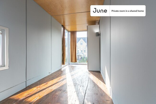 Foto del edificio - Room in Shared 6 bed/6 bath home