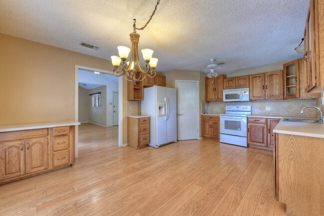 Building Photo - 1602 Muleshoe Dr