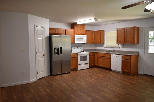 Building Photo - 315 Village Chase