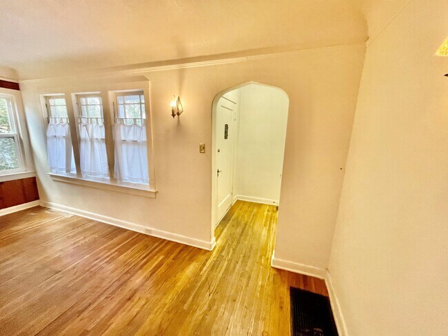 Building Photo - 105 Berryman St
