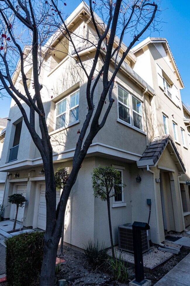 Foto del edificio - 947 Kestral Way