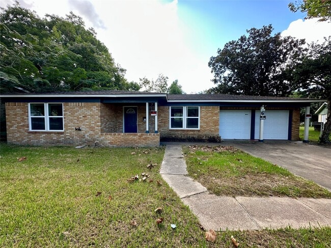 Building Photo - 6 E Southlawn Ave