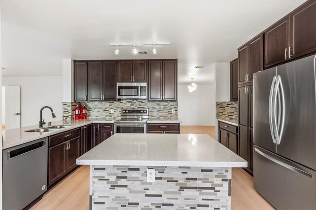 Building Photo - 2005 Jasper Ln