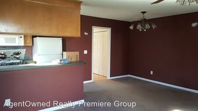 Building Photo - 3 br, 2 bath House - 9513 South Cardinal Dr