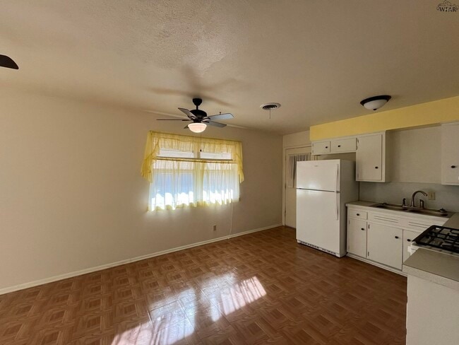 Building Photo - 4723 N Shore Dr