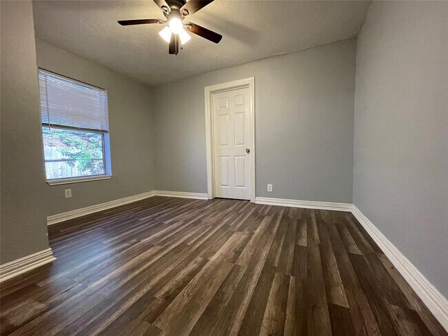 Foto del edificio - 3414 Otis St