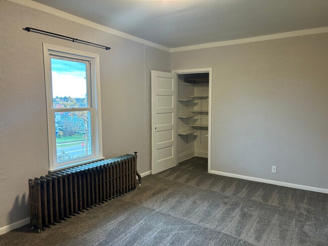 Building Photo - 112 Rock St