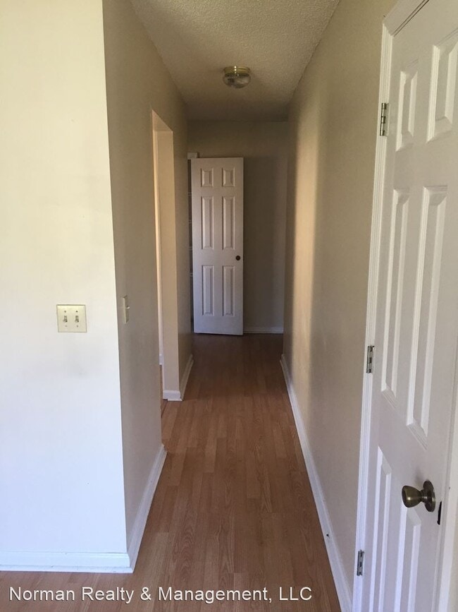Building Photo - 3 br, 2 bath House - 811 Sagewood