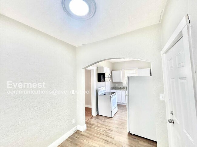 Foto del edificio - 3216 Ellis Ave