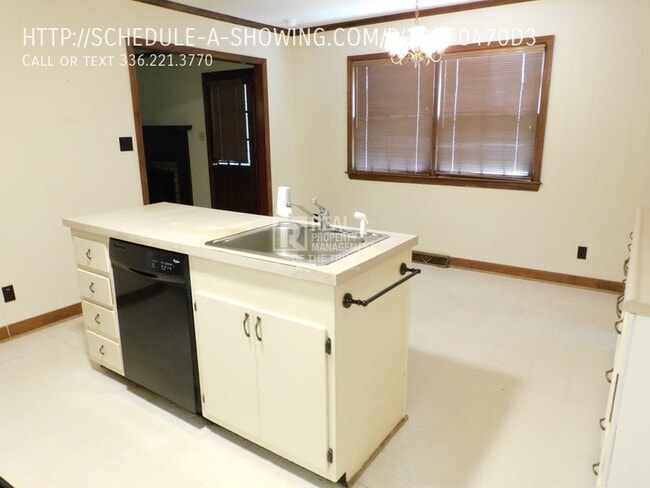 Building Photo - Incredible 5 Bedroom Lake Brandt Home!