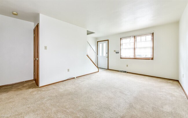 Building Photo - 2 br, 1.5 bath Townhome - 515 1/2 Barclay Ave