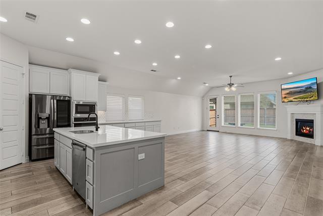 Building Photo - 1009 Queens Lk Trl
