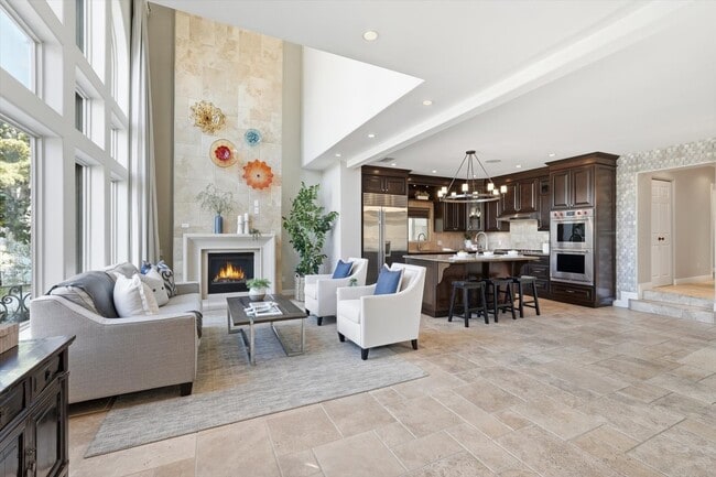 Building Photo - 5433 E The Toledo