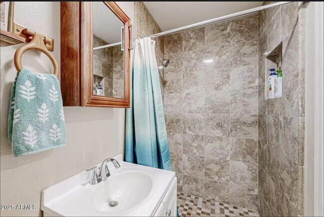 Foto del edificio - 2412 N 36th Pl