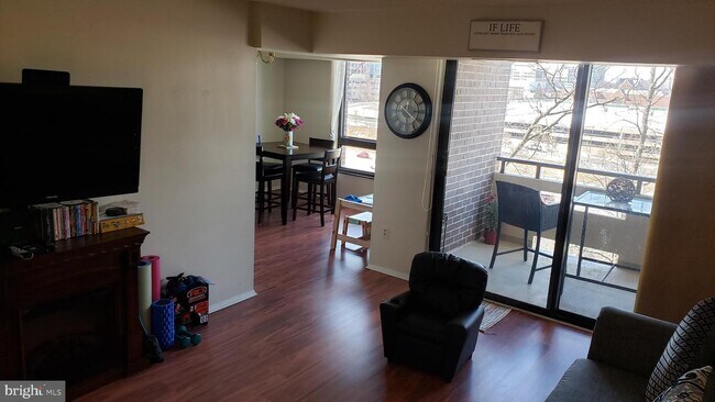 Foto del edificio - 1808 Old Meadow Rd