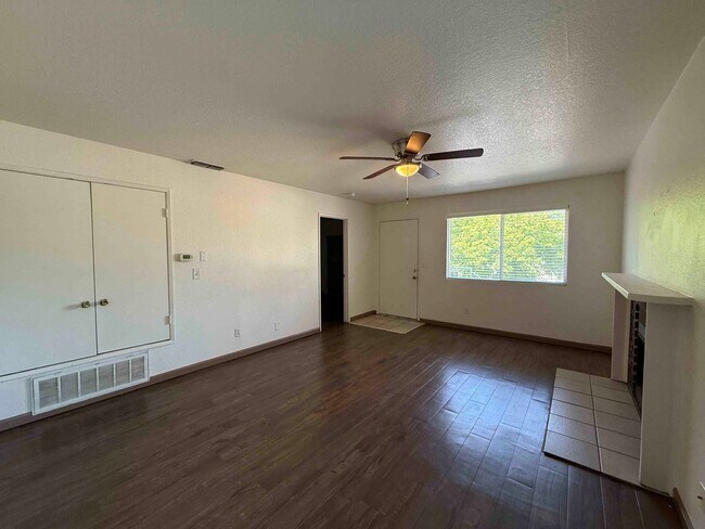 Building Photo - 5609 Odea Dr