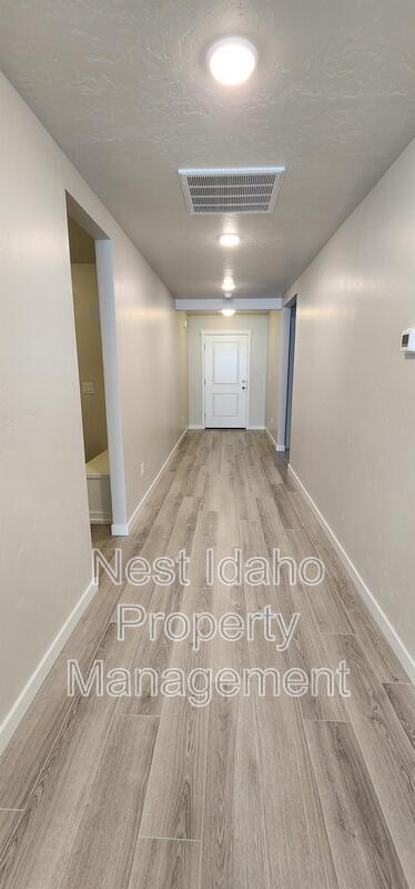 Building Photo - 12339 Shadow River St