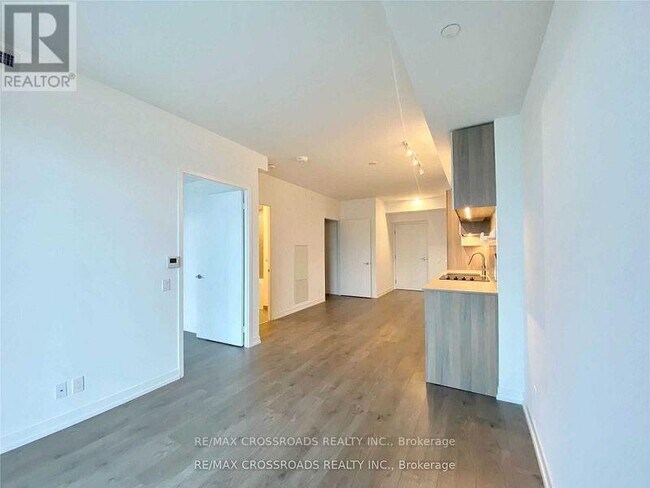 Photo du bâtiment - 950-4950 Portage Pkwy