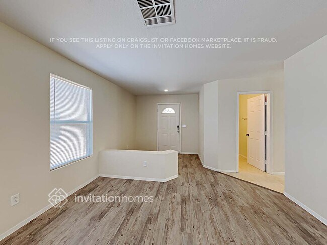 Foto del edificio - 7981 N Willow Pines Pl