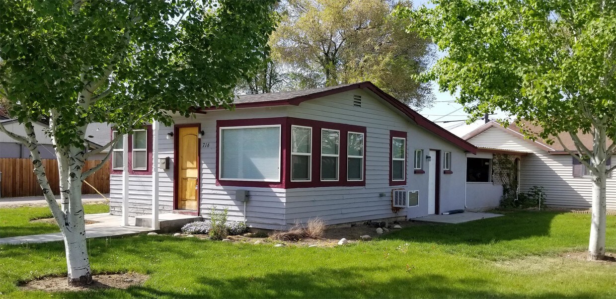 Primary Photo - 716 E Sherman Ave