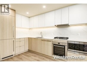 Building Photo - 318 Alderson Ave