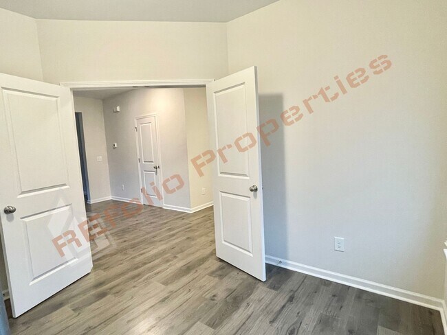 Foto del edificio - Gorgeous 4 Bedroom, 2.5 Bath House with Office + Loft in Arlington Meadows, Fuquay Varina, April 7!