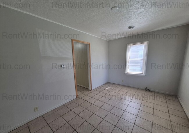 Foto del edificio - FOR RENT- 2 bedrooms on Ackermant! Pets Ok!